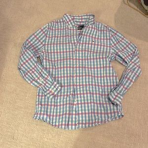 Vineyard vines whale shirt button down. Boys size small (8-10)